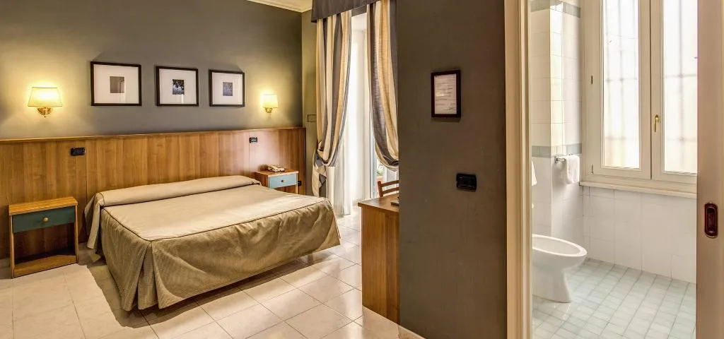 Room, Taormina, Rome
