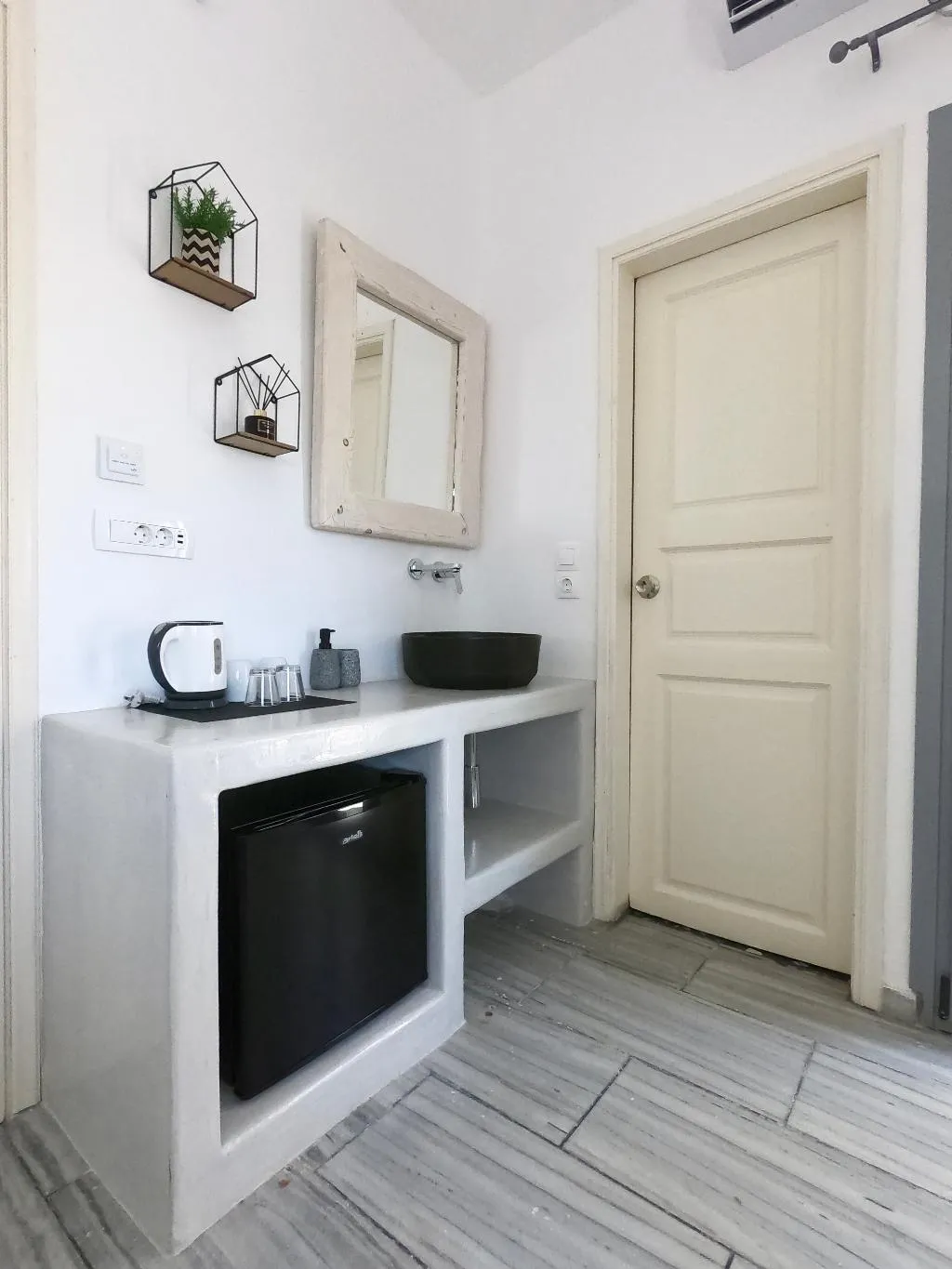 STUDIO DELUXE TWO BEDS Room, Anny Studios Perissa Beach, Santorini