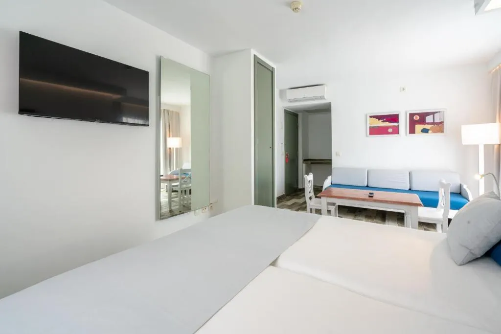 Double or Twin SUPERIOR CAPACITY 4 Room, Guya Wave, Majorca