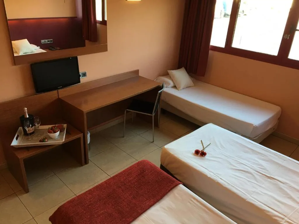 TRIPLE STANDARD Room, La Jonquera, Barcelona