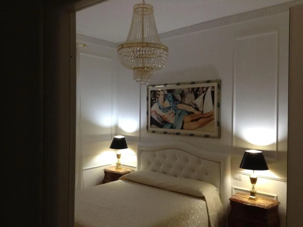 Room, King Plaza, Naples