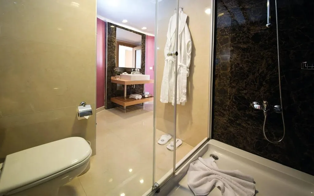 SUITE WITH JACUZZI Room, Limak Limra Hotel & Resort, Antalya