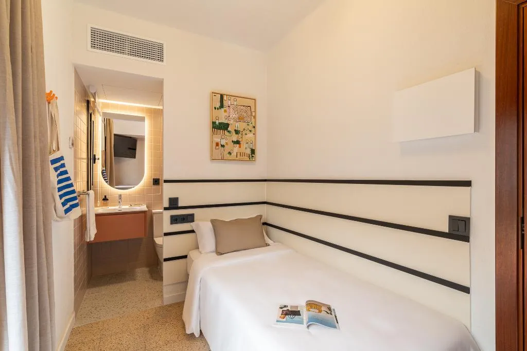 SINGLE WITH TERRACE Room, Hotel Robson, Costa Brava