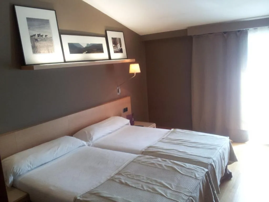 Double or Twin STANDARD Room, Parador de la Seu d'Urgell, Costa Brava