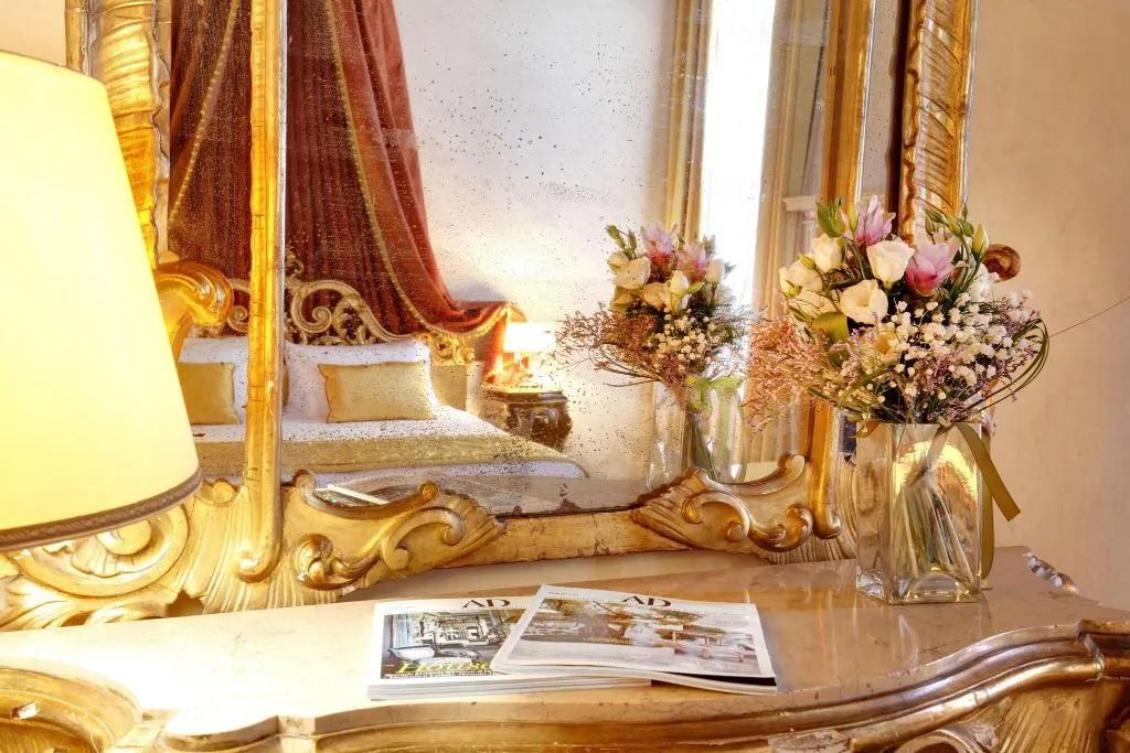 SUITE KING SIZE BED Room, Dona Palace, Venice