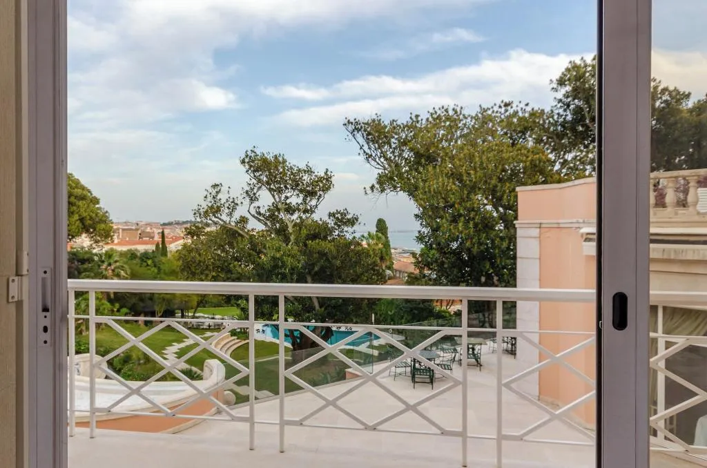 SUITE KING SIZE BED Room, Olissippo Lapa Palace, Lisbon