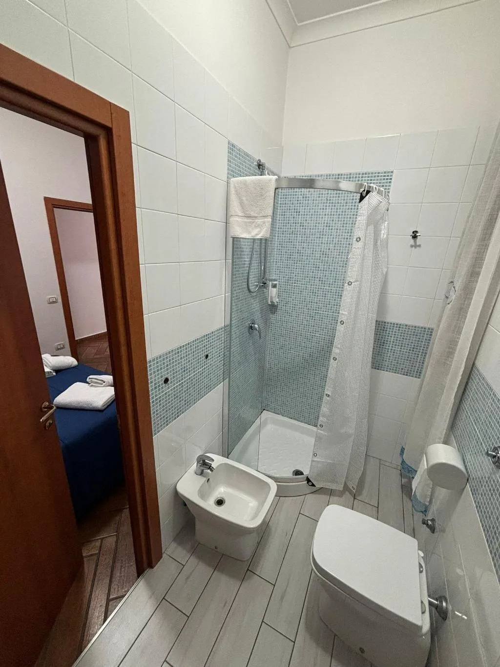 Room, Home To Fly, Naples