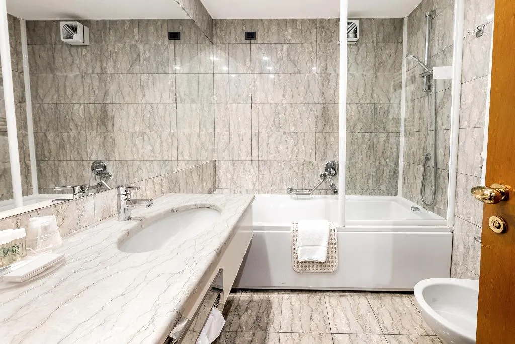 QUADRUPLE PREMIUM Room, Abacus Hotel, Milan