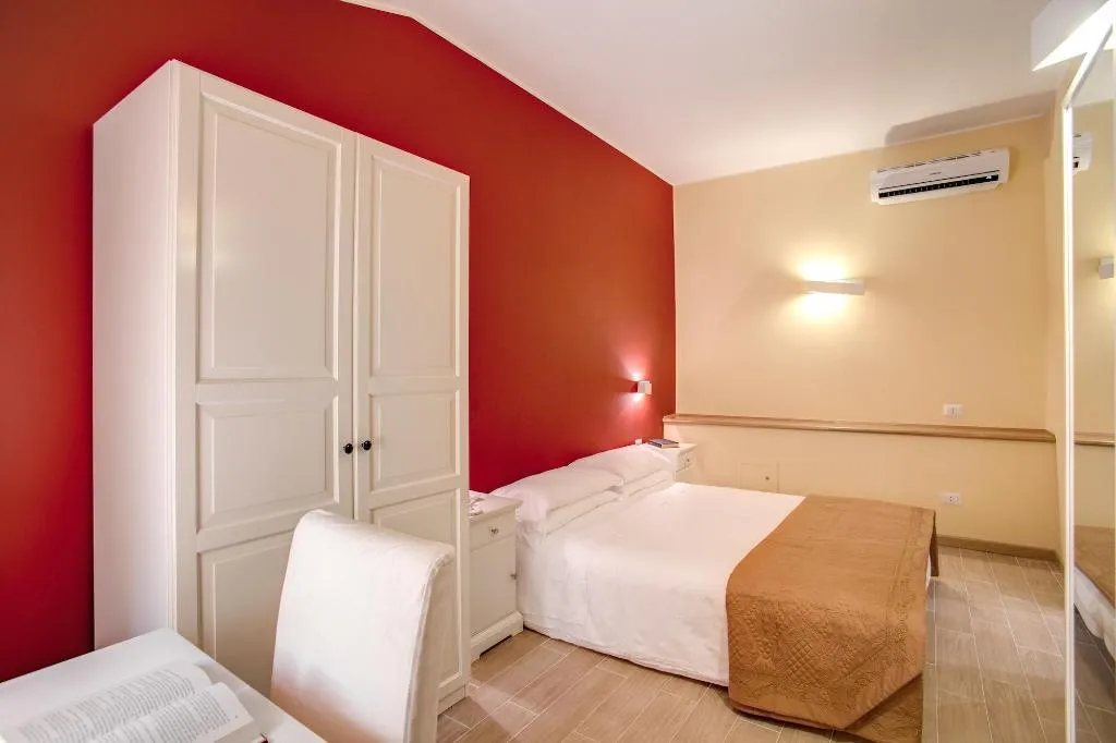 Room, Top Floor Navona, Rome