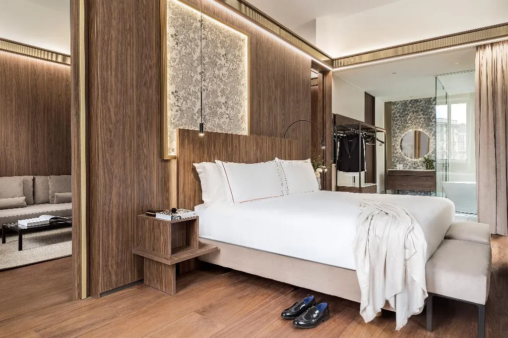 SUITE KING SIZE BED Room, Palazzo Cordusio A Gran Melia Hotel, Naples