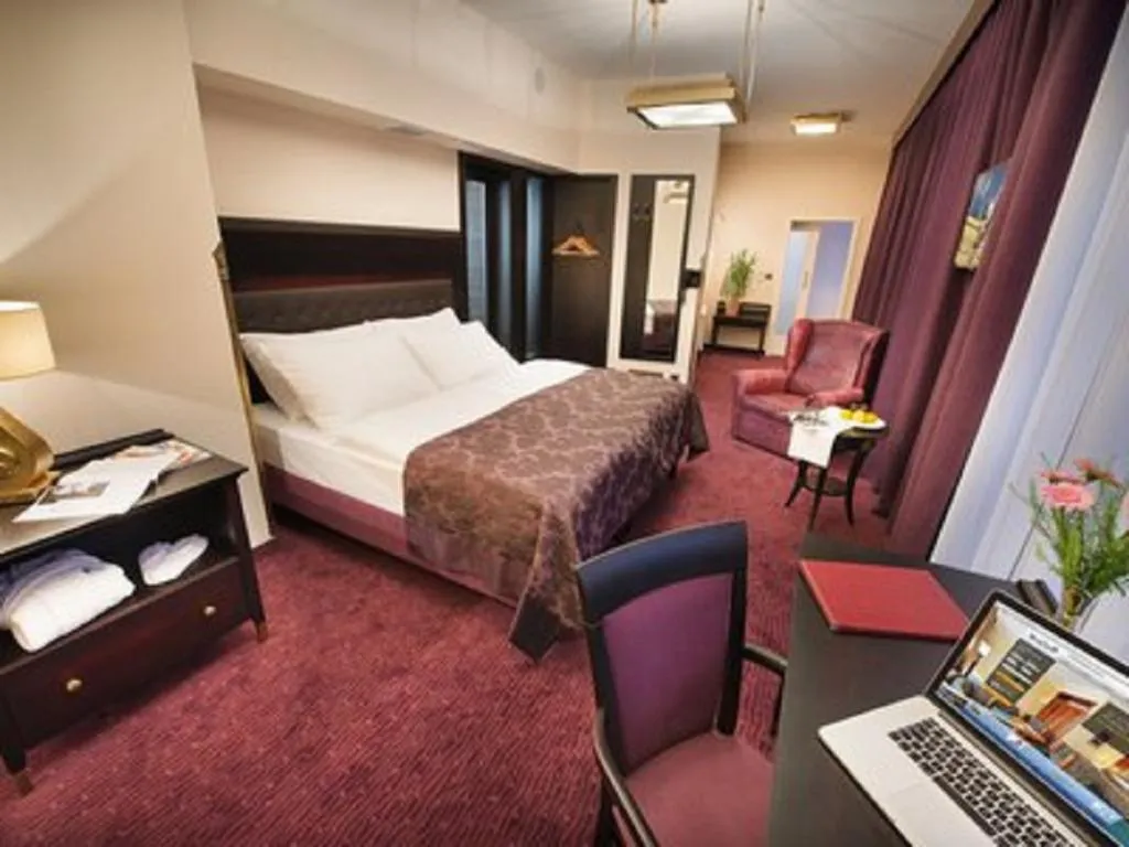 JUNIOR SUITE WITH TERRACE Room, EA Hotel Royal Esprit, Prague