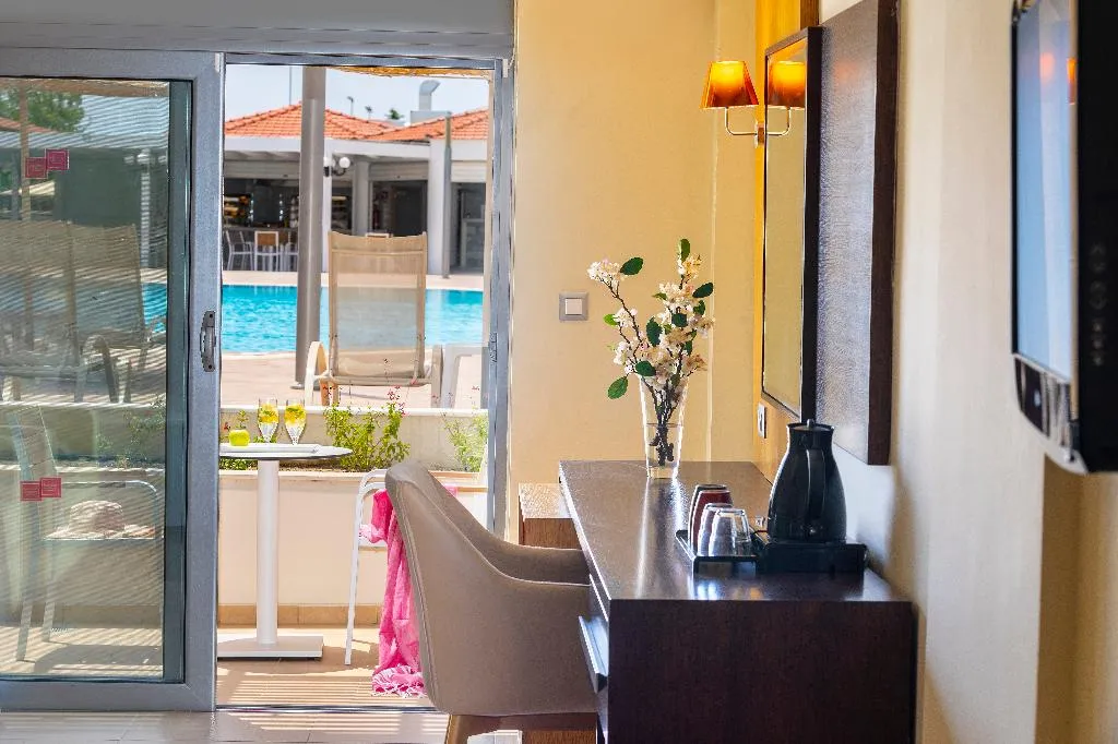 FAMILY ROOM POOL VIEW Room, Leonardo Kolymbia Resort, Rhodes