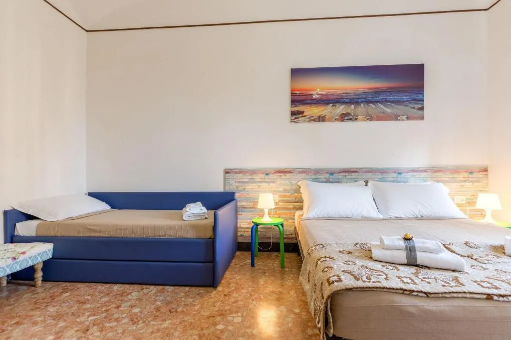 Room, Do Domus, Naples