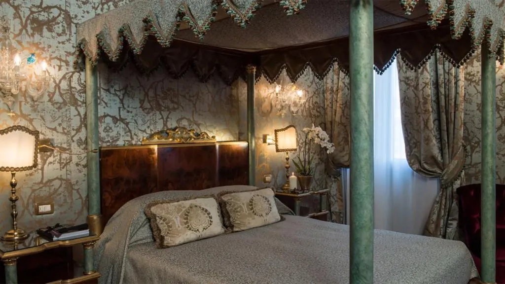 JUNIOR SUITE GARDEN VIEW Room, Metropole Venezia, Venice