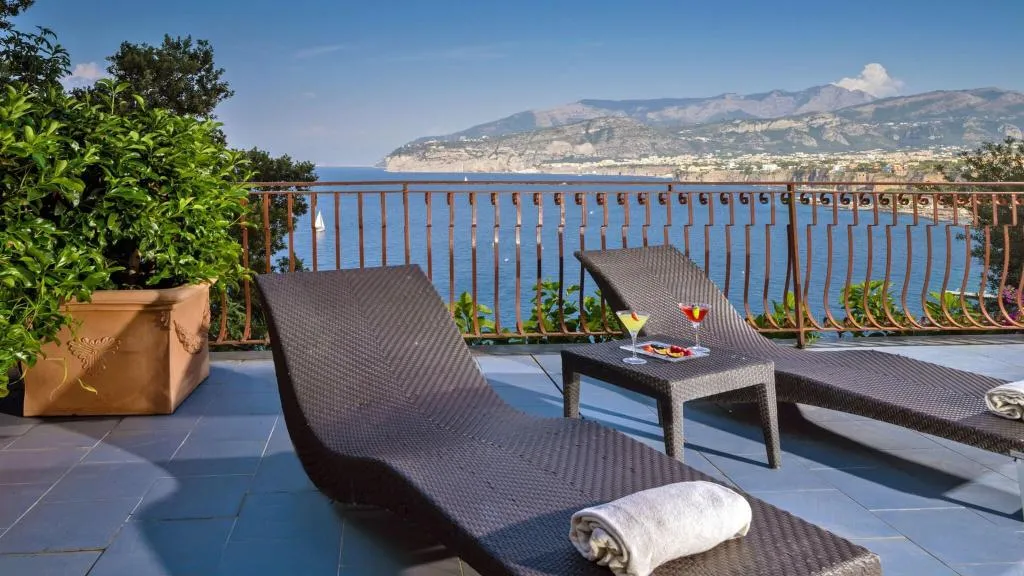 Terrace, Belair, Naples