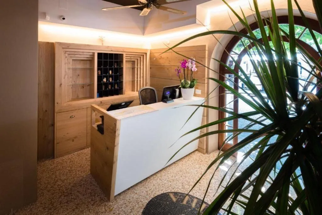 Lobby, Corte Regina, Milan