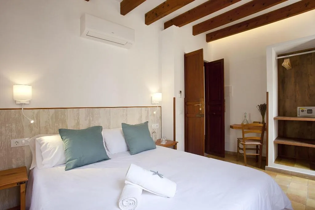 Room, Casal de Petra - Rooms & Pool, Majorca