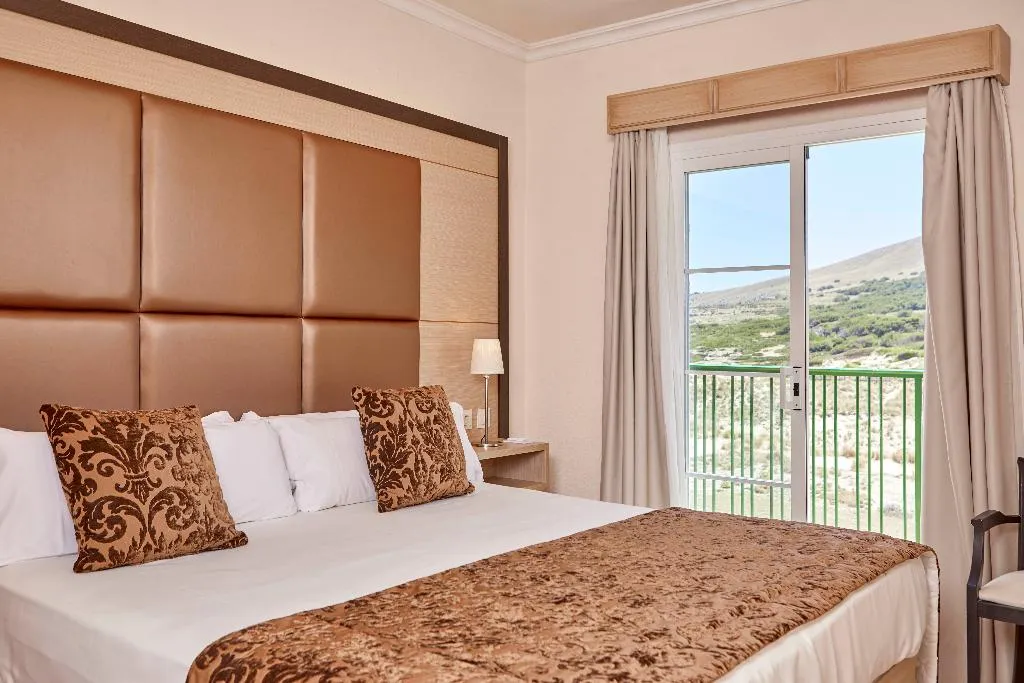 APARTMENT WITH TERRACE Room, Zafiro Cala Mesquida, Majorca