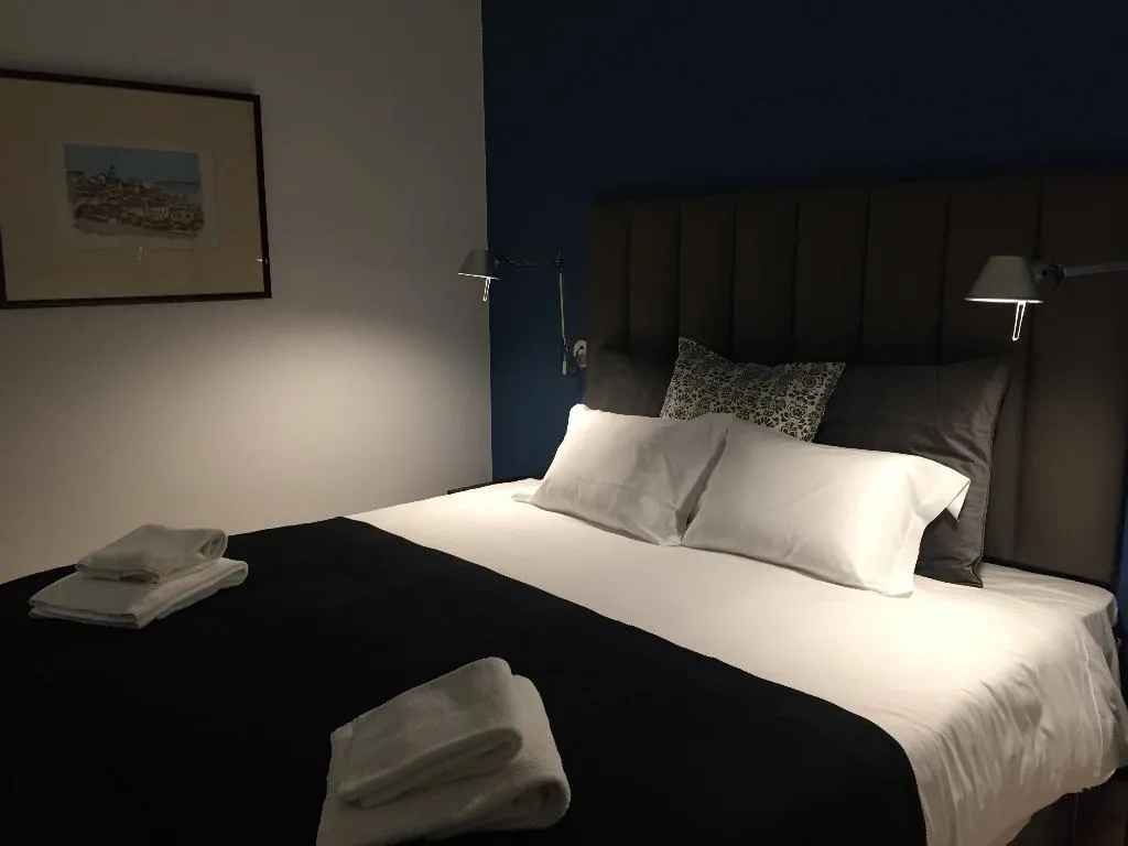 APARTMENT SUPERIOR ONE BEDROOM Room, Dalma Flats, Lisbon