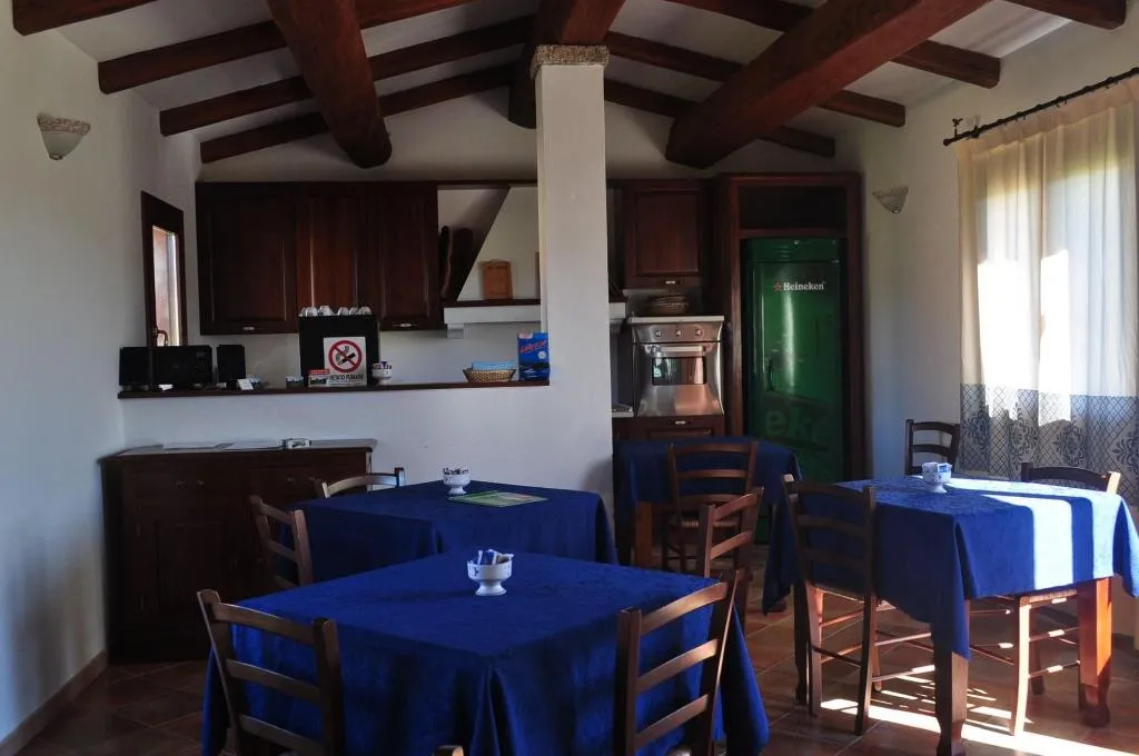 Restaurant, Bed And Breakfast Pubulos, Olbia