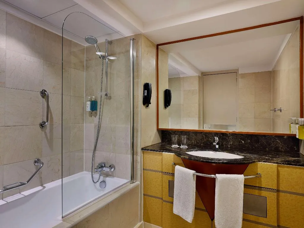 Room, Queen Elizabeth 2, Dubai