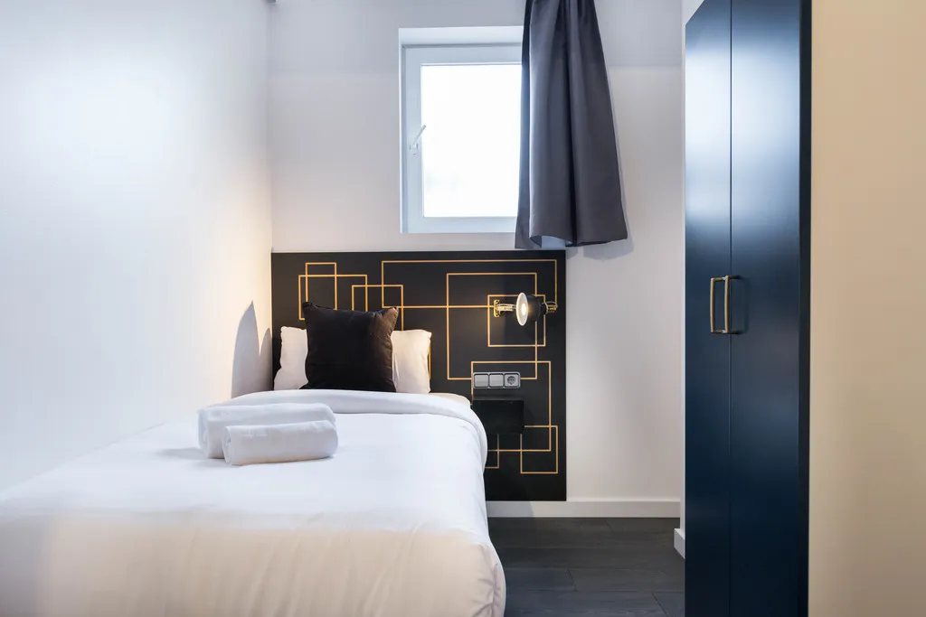APARTMENT THREE BEDROOMS Room, La Mare by The Streets, Barcelona