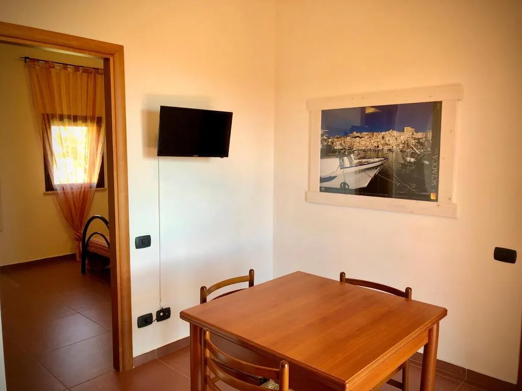 APARTMENT CAPACITY 4 Room, La Luna Nel Pozzo, Catania