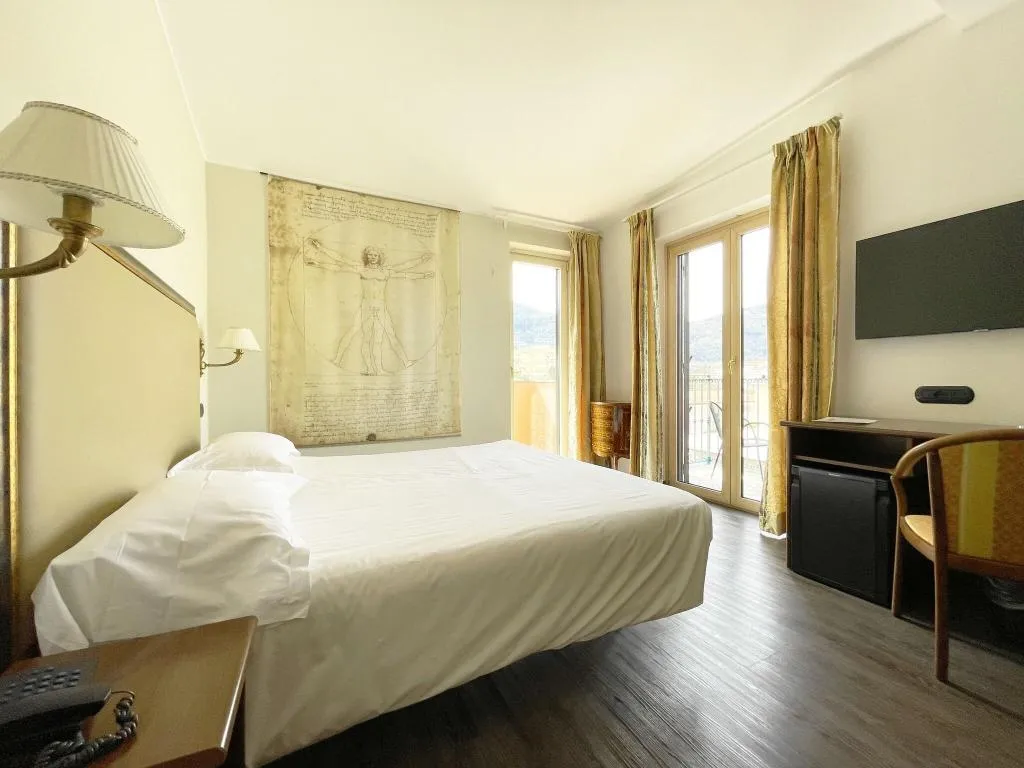 DOUBLE SUPERIOR QUEEN BED Room, Hotel Central, Naples