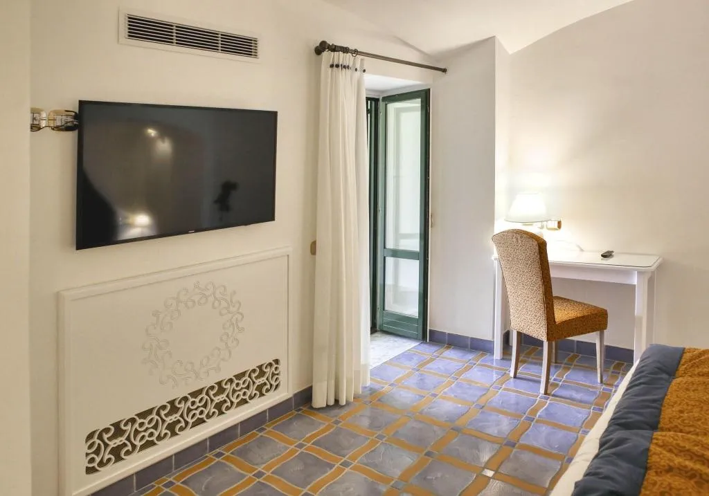 JUNIOR SUITE KING SIZE BED Room, Hotel Palazzo Confalone, Naples