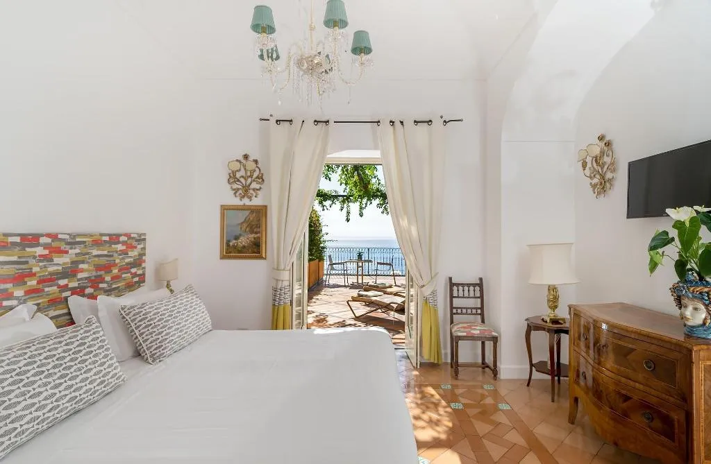 Room, Punta Regina, Naples