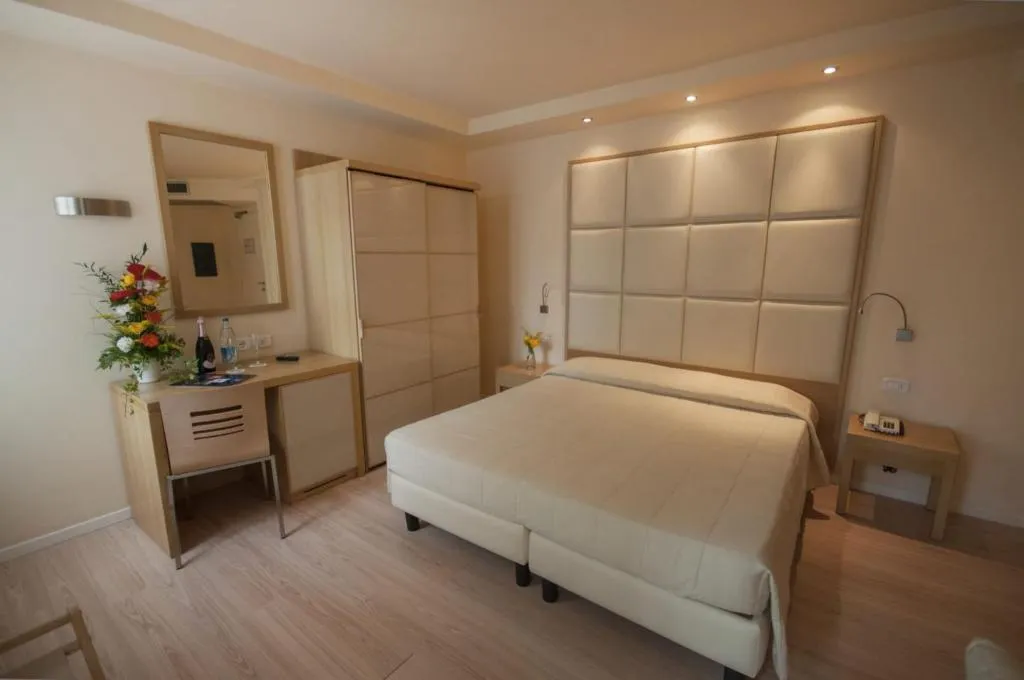 DOUBLE STANDARD Room, Antico Borgo, Milan