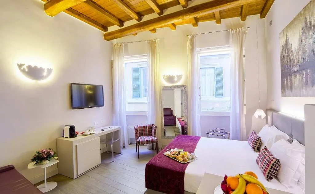 JUNIOR SUITE CAPACITY 3 Room, Trevi Palace Luxury Inn, Rome