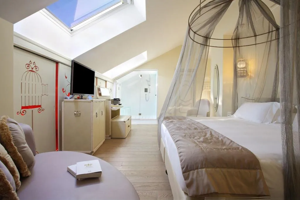 JUNIOR SUITE WITH DOUBLE BED Room, Chateau Monfort, Milan