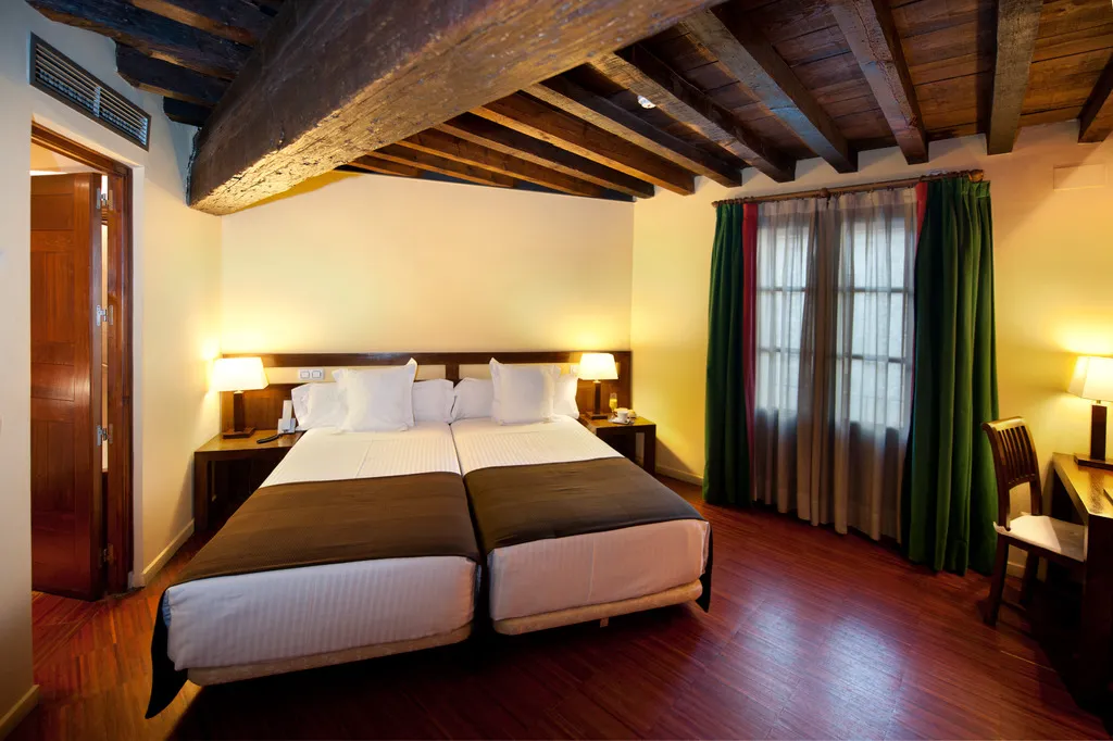 DOUBLE STANDARD Room, Abad Toledo, Madrid