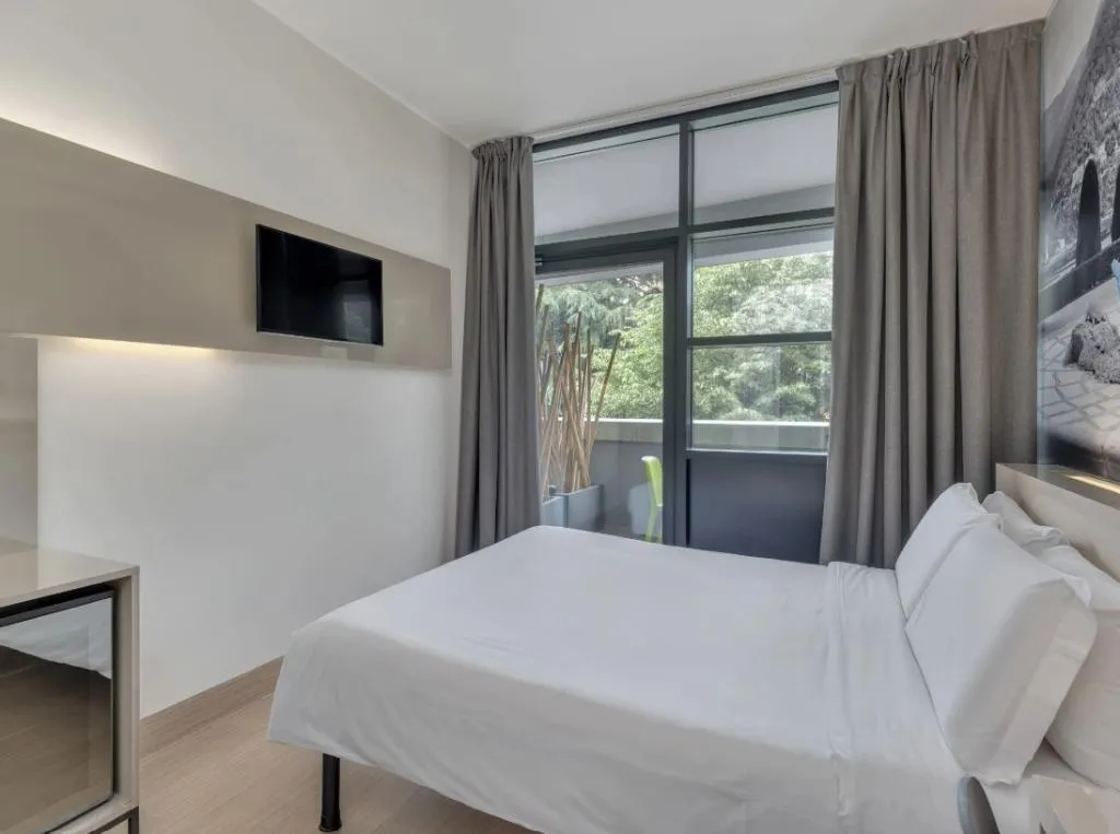 DOUBLE SUPERIOR Room, B&B HOTEL Como Camerlata, Milan