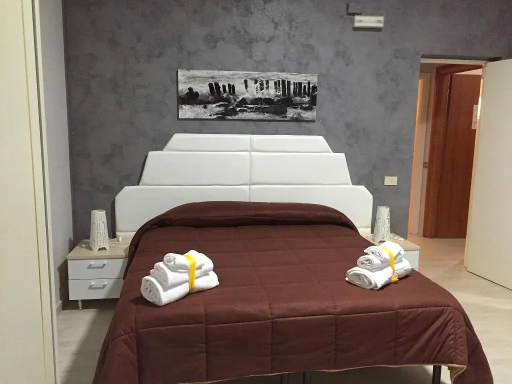 Room, B&B Sirentum, Naples