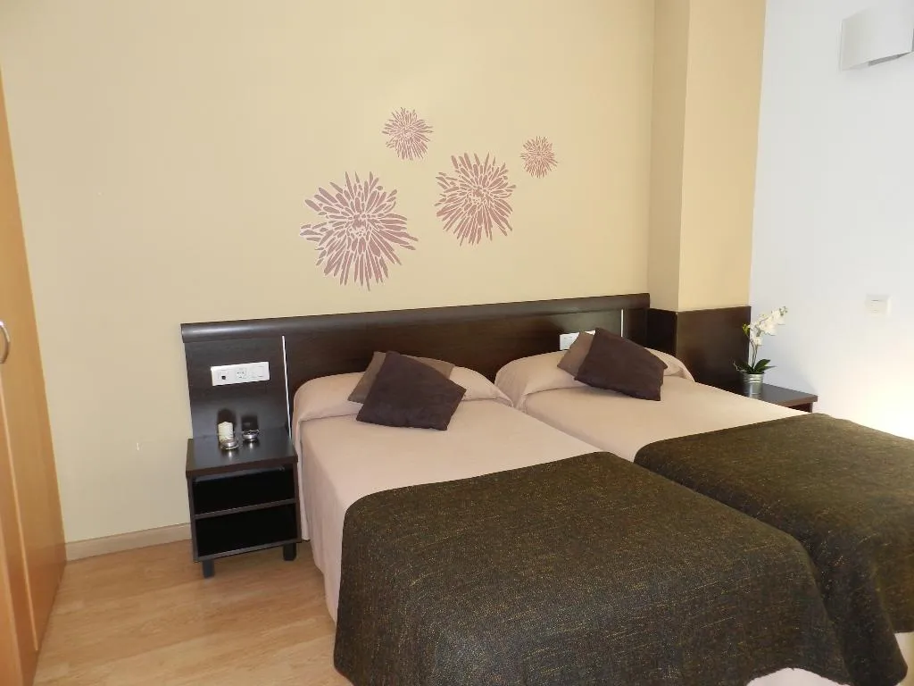 APARTMENT CAPACITY 6 Room, Travessera Parc Guell Apartamentos, Barcelona
