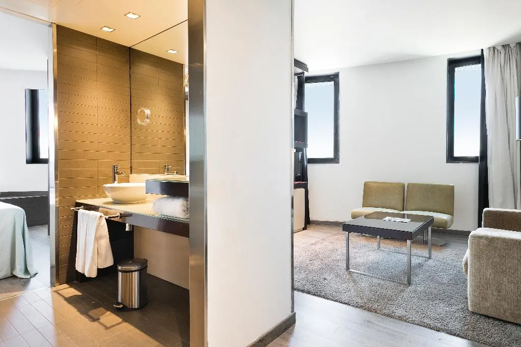 JUNIOR SUITE STANDARD Room, Hotel Barcelona Condal Mar Affiliated by Meliá, Barcelona