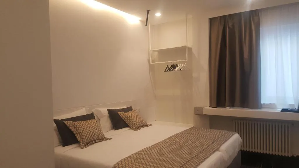 Room, Hotel Fiorentina, Naples