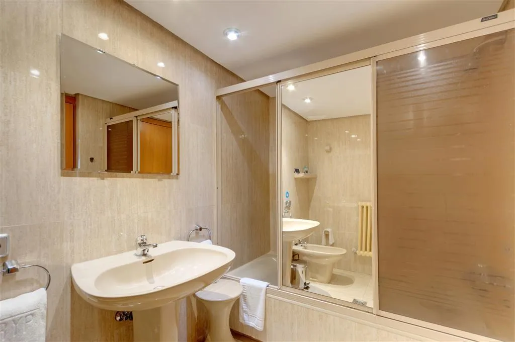 Room, Gran Hotel Los Angeles, Madrid