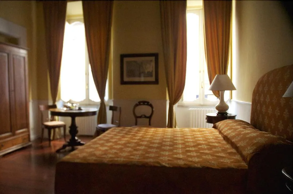 Room, Relais Teatro Argentina, Rome