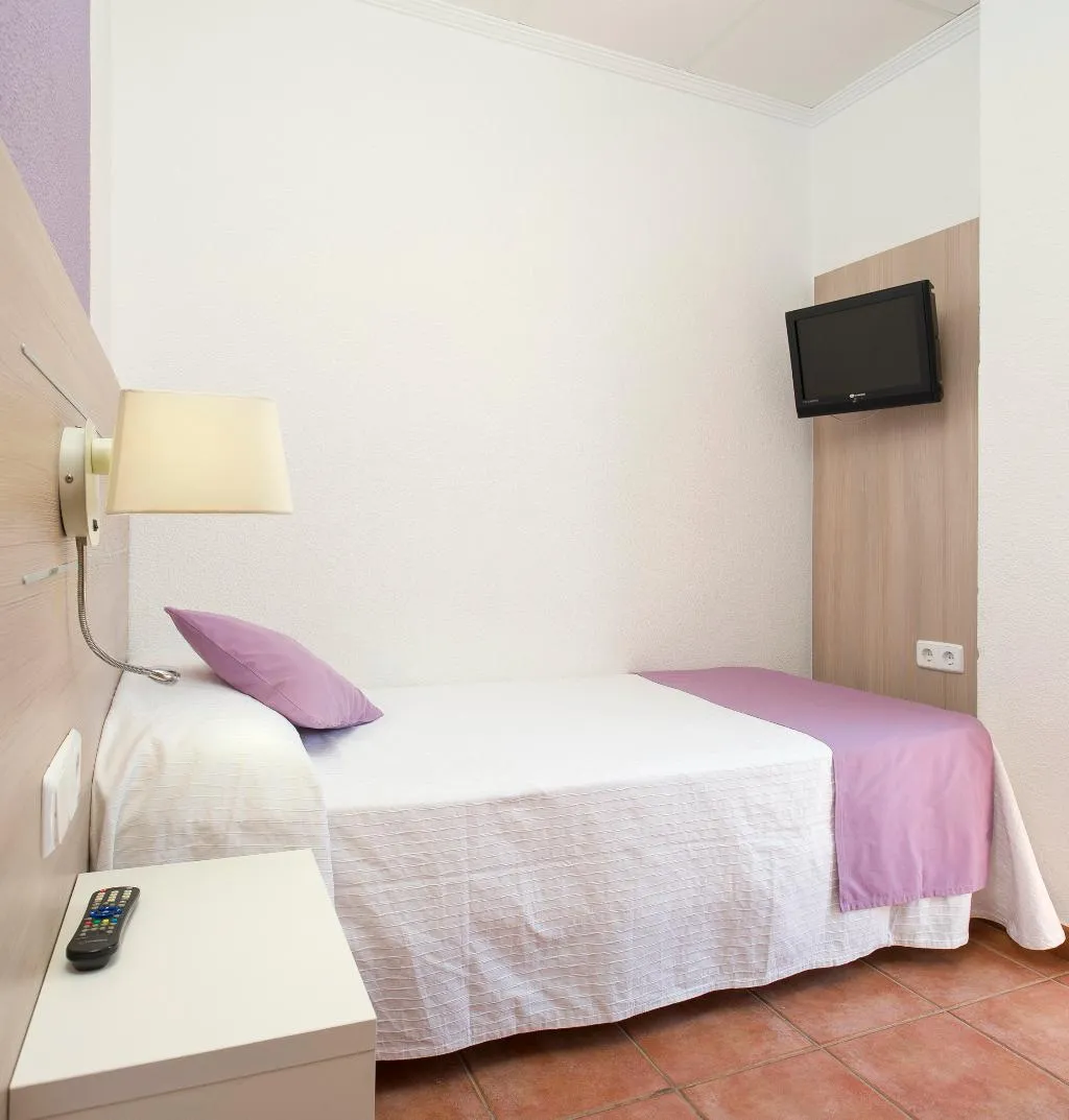 SINGLE WITH AIR CONDITIONING Room, Hostal Adelino, Ibiza