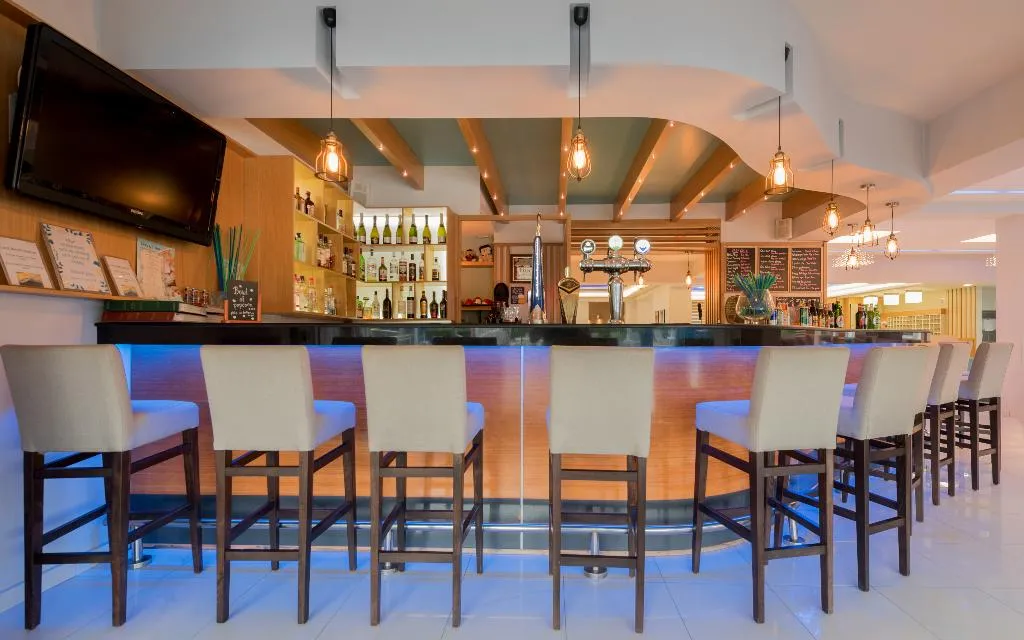 Bar, Dennys Inn, Zante