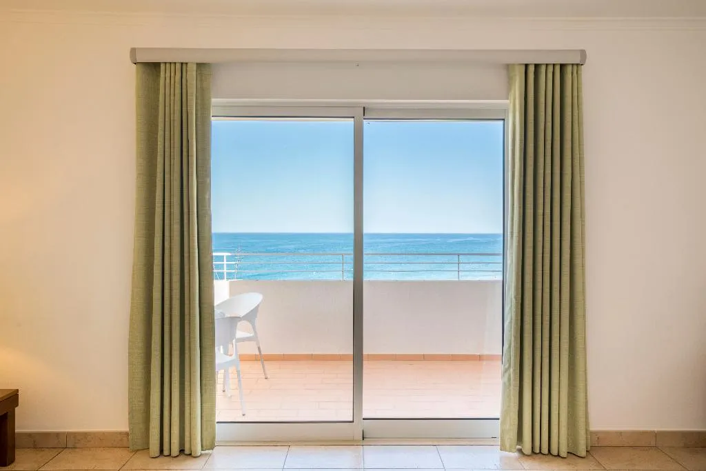APARTMENT PREMIUM OCEAN FRONT Room, Clube Porto Mós, Algarve