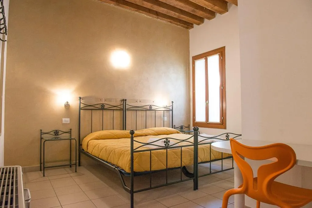 Room, Domus Clugiae, Venice
