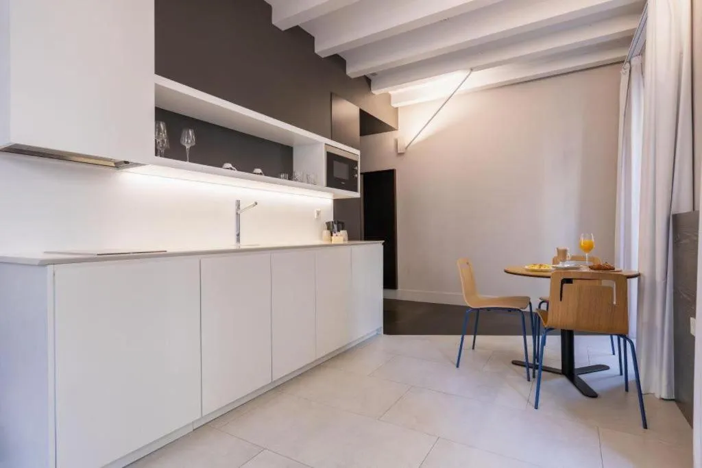 SUITE DELUXE ONE BED Room, Myr Plaza Mercado & Spa, Valencia