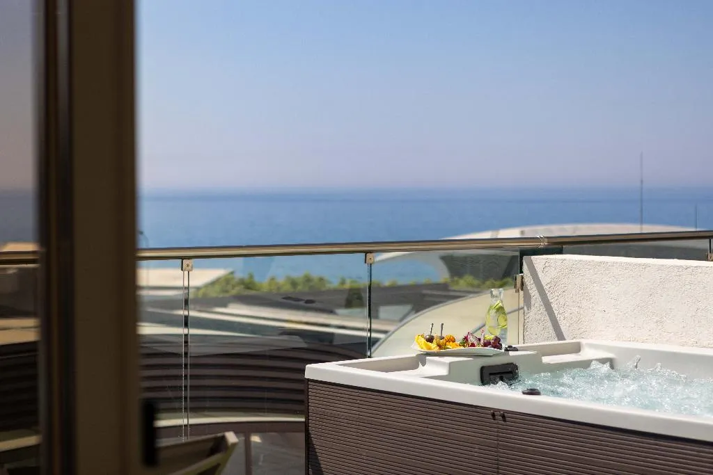 JUNIOR SUITE WITH JACUZZI Room, Atlantica Bay, Cyprus