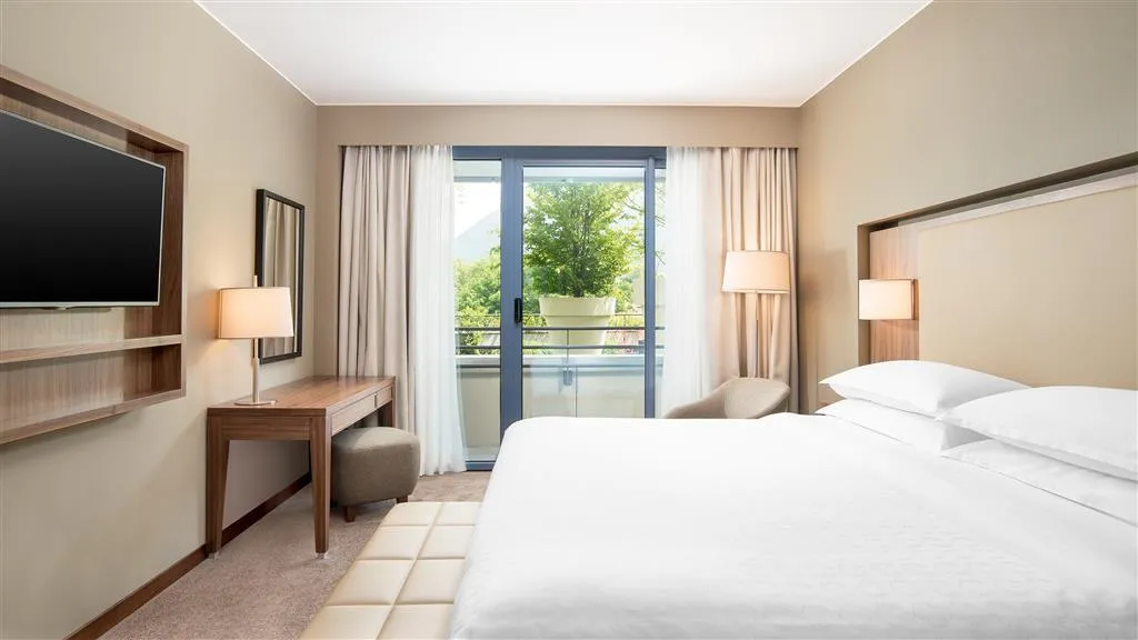 Room, Sheraton Lake Como, Milan