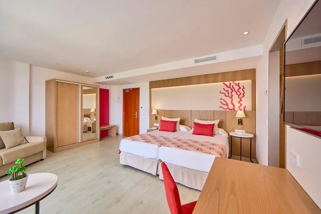 FAMILY ROOM STANDARD Room, Universal Hotel Perla, Majorca