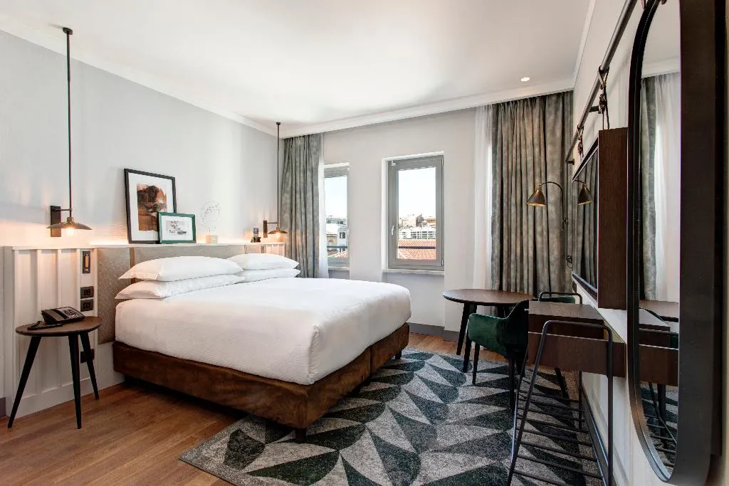 DOUBLE SUPERIOR KING BED Room, DoubleTree by Hilton Rome Monti, Rome
